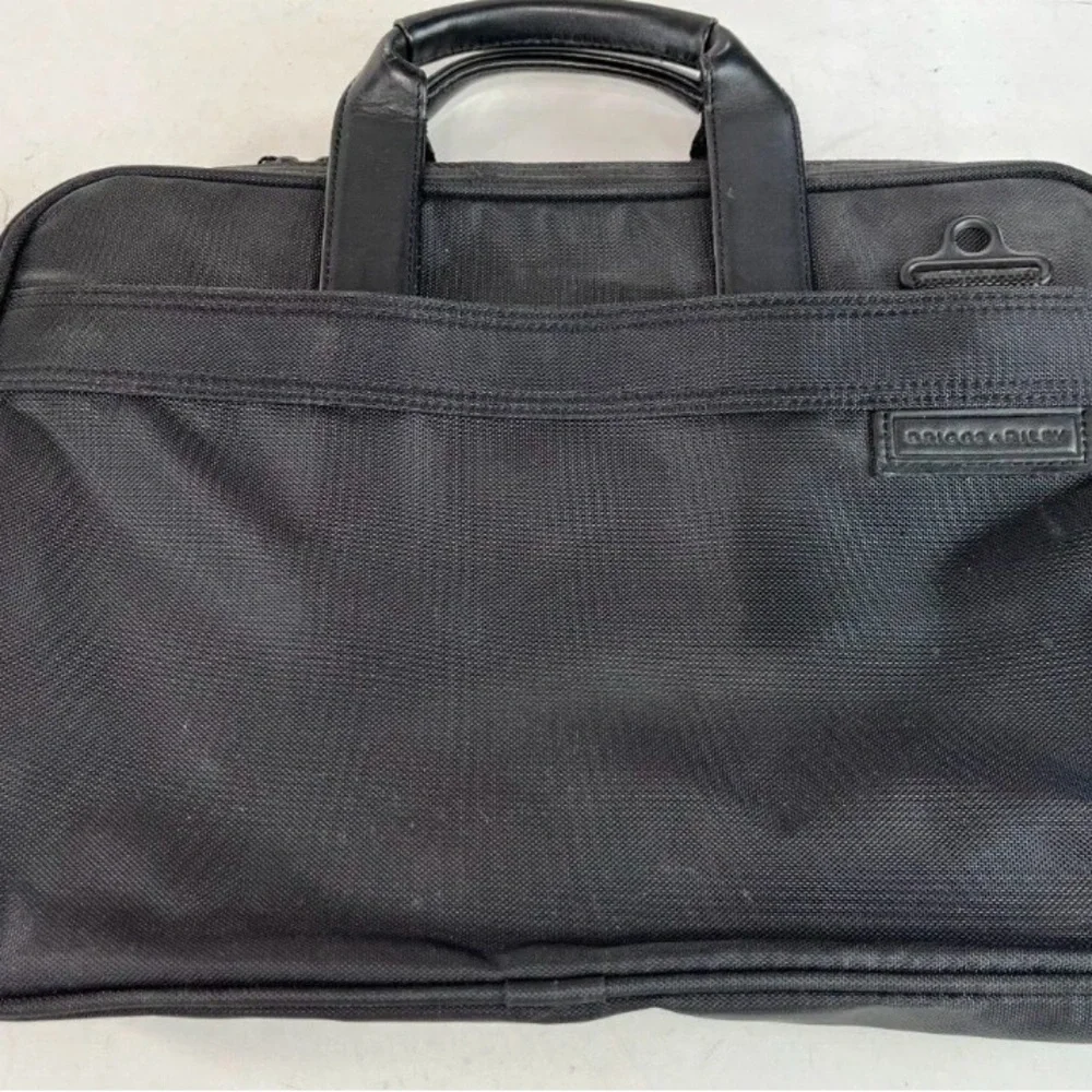 Briggs & Riley 15.4 Slim Brief Sleeve Black Nylon Leather Handles full zip
